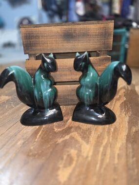 2 Blue Mountain Pottery Vintage Green and Black Ceramic Squirrel Bookends W/Tag